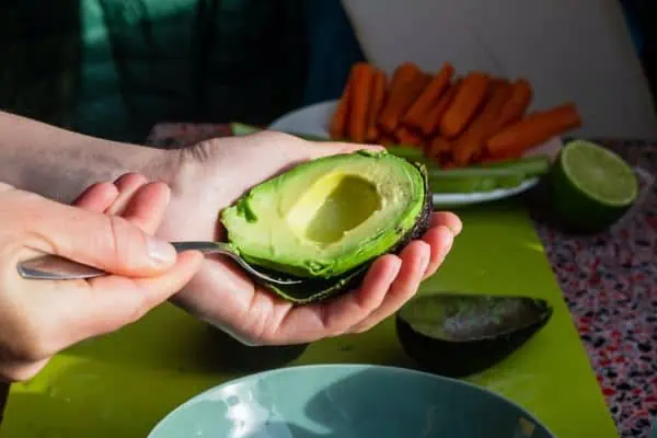 how to peel avocado